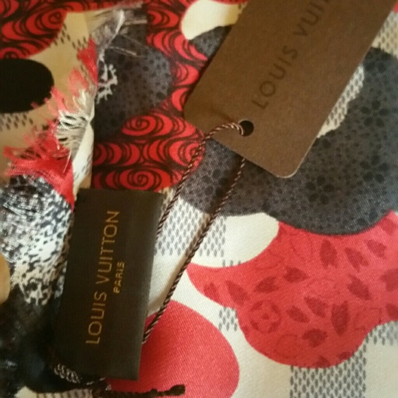 Louis Vuitton Patchwork Monogram shawl - Picture 3 of 7